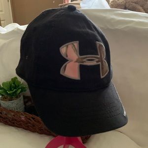 UA Under Armour Black w/ Pink & Camo Womans Hat Cotton Snap Back Good Condition